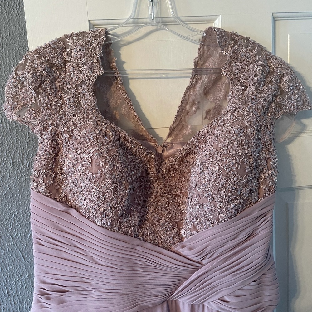 Exquisite Mauve Designer Gown - Picture 5 of 6